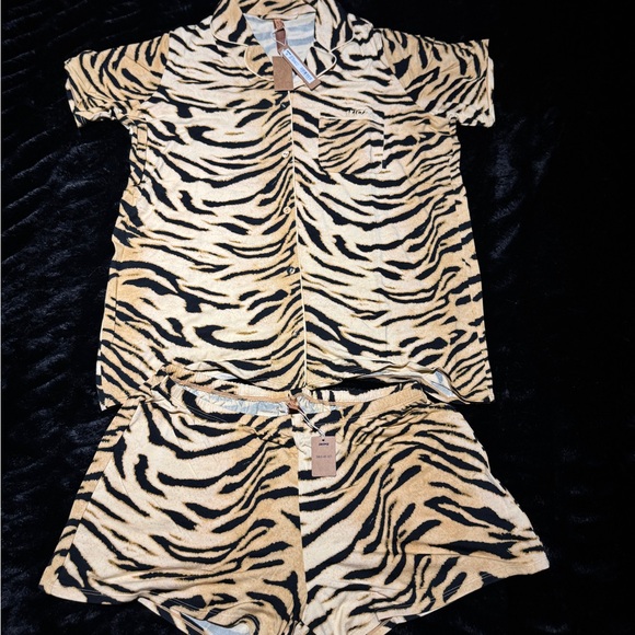 SKIMS Tiger Print Pajama Set - Picture 3 of 4